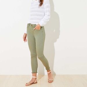 Curvy Frayed High Rise Skinny Crop Jeans NTW